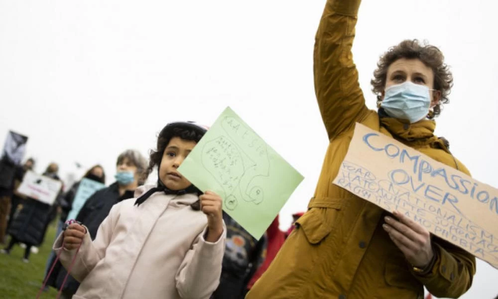 Χιλιάδες ο κόσμος στους δρόμους της Ολλανδίας - Διαμαρτύρονται για το lockdown